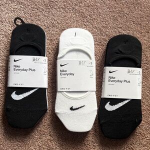 Nike set of 9 footie socks medium NWT